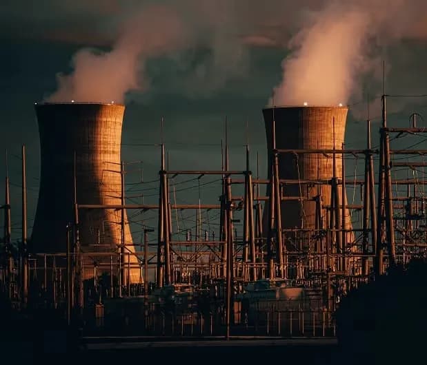 Co to elektrownia jądrowa? Jak działa i jakie ma zalety?