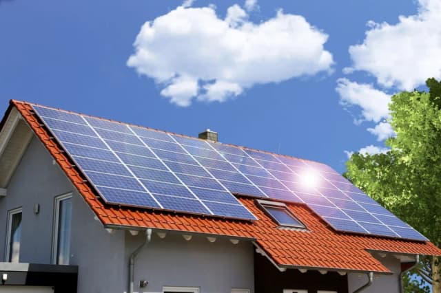 Ile prądu wyprodukuje elektrownia fotowoltaiczna 7 kW dziennie? Sprawdź!
