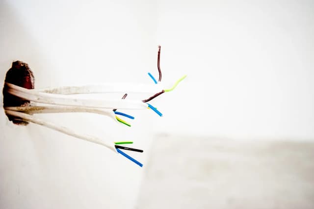 Elektryka w domu o czym pamiętać, aby uniknąć kosztownych błędów