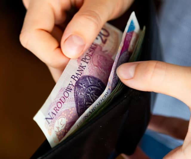 Ile zarabia elektryk za granicą? Zaskakujące różnice w wynagrodzeniach