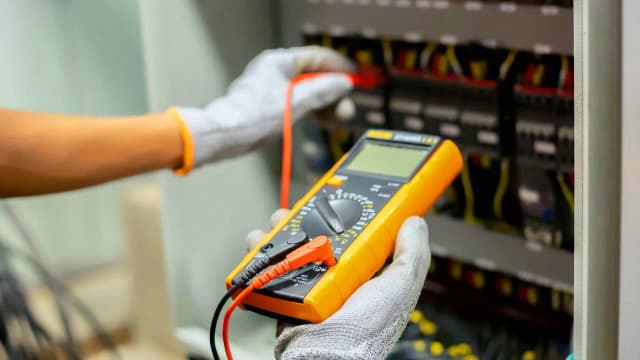 Ile kosztuje oświadczenie elektryka? Ceny, które mogą Cię zaskoczyć Ile kosztuje oświadczenie elektryka? Ceny, które mogą Cię zaskoczyć